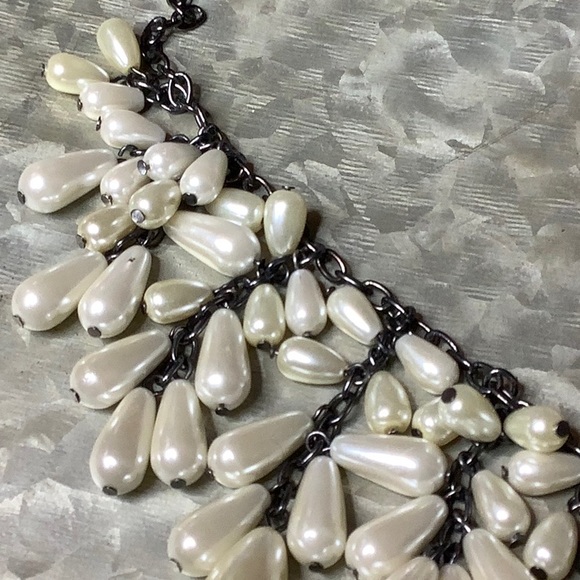 Vintage Faux Pearl & Gunmetal Necklace. - Picture 8 of 10